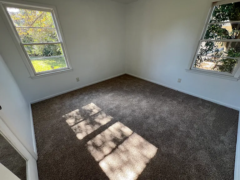 225 Meadowridge Dr — Photo 7