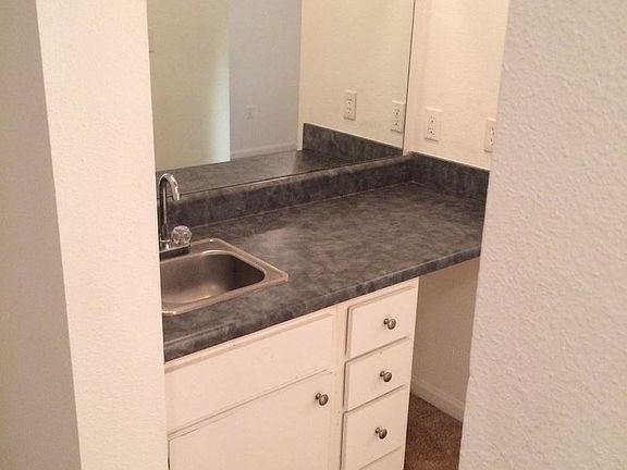 4th image of 2052 Putnam Dr