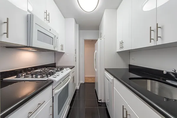 Rented by Solow Realty | media 12