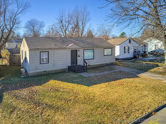 2nd image of 5926 E Newton Pl