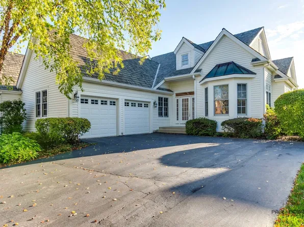 155 S Danbury Ct, Lake Forest, IL 60045