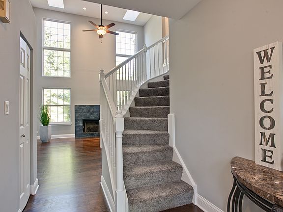 4th image of 200 Parkview Dr