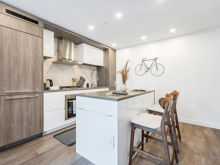 15165 Thrift Ave #306 — Photo 8