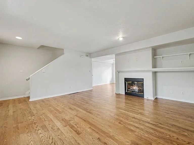 4594 E Kentucky Pl — Photo 3