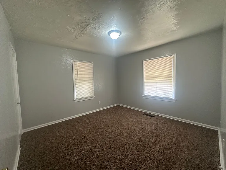 125 E Northrup Dr — Photo 41