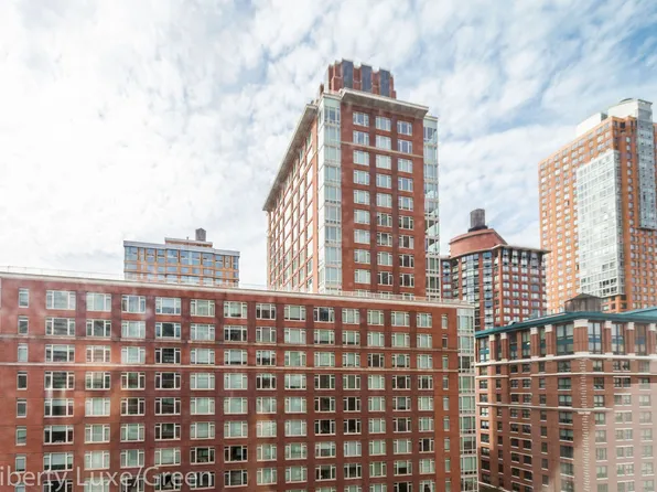 300 North End Avenue image 5 of 6