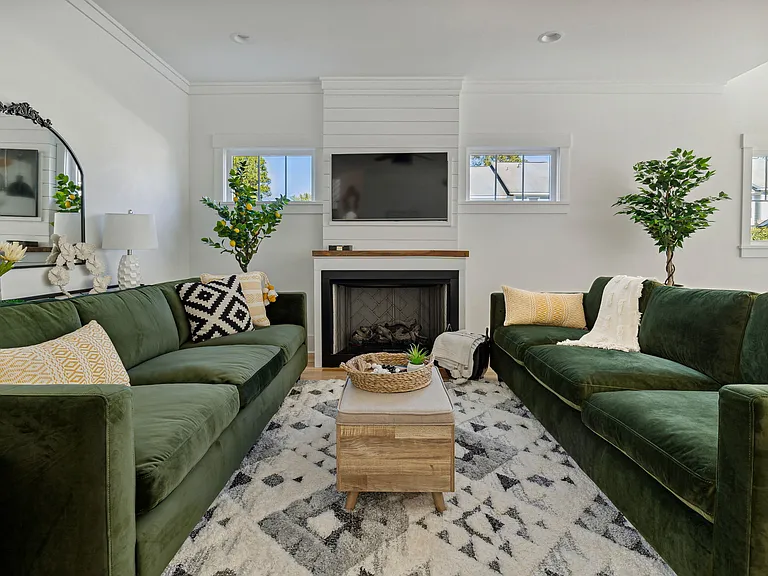755 N Ashe St — Photo 6