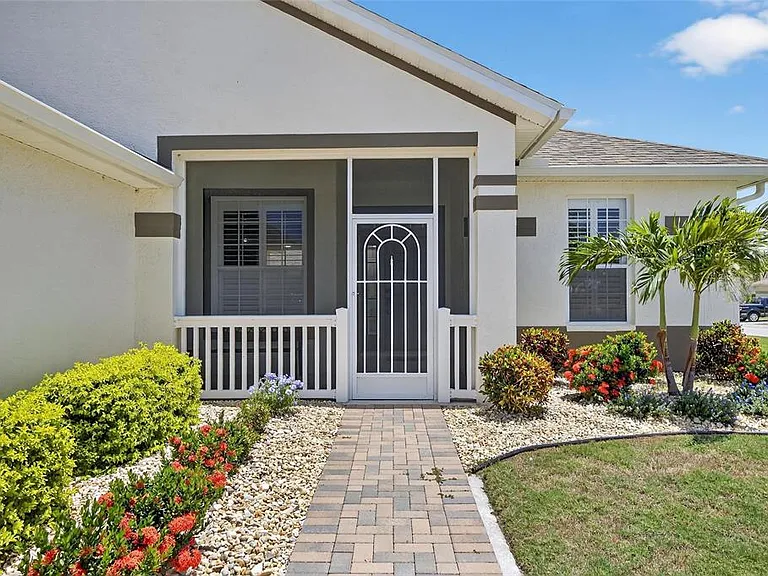 1103 Villeroy Dr — Photo 2