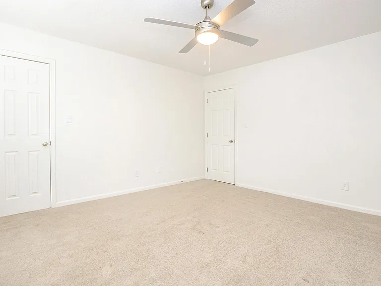 Belmont Heights Apartments & Townhomes — Photo 35