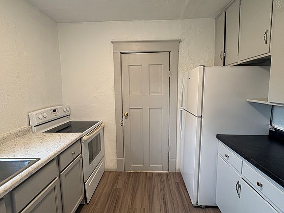 5th image of 3185 Grove Ct SE