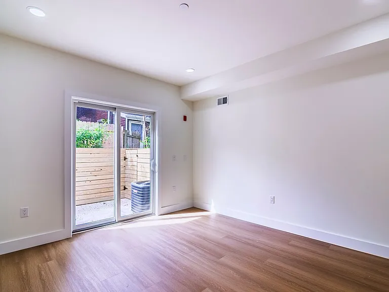 3956 Parrish St — Photo 32
