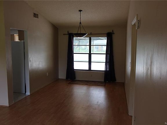 5th image of 5922 W Woodside Dr