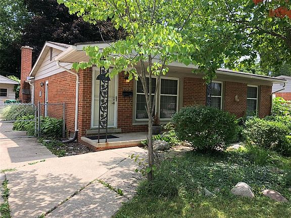 3rd image of 789 Knollwood Ct