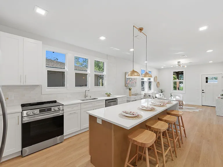 309 E Selma Ave — Photo 9