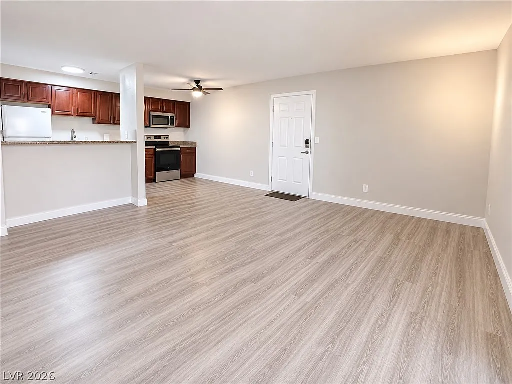 2 bed, 1.0 bath, 816 sqft, $1,270 — Photo 3