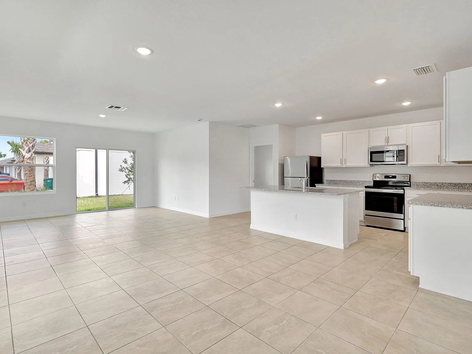 4 bed, 3.0 bath, 1917 sqft, $2,700 — Photo 4