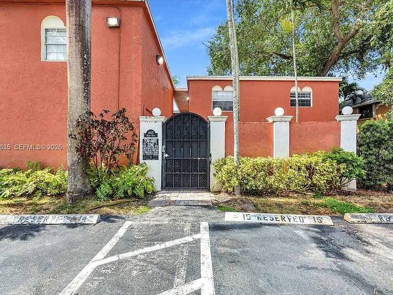 1405 Miami Rd #7 — Photo 31