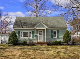 9 Pleasant St, Chelmsford, MA 01824