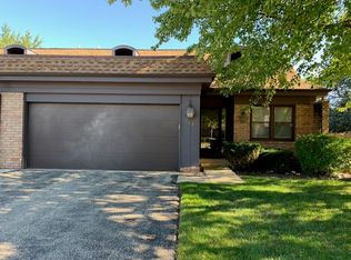 2748 Wilshire Ln, Northbrook, IL