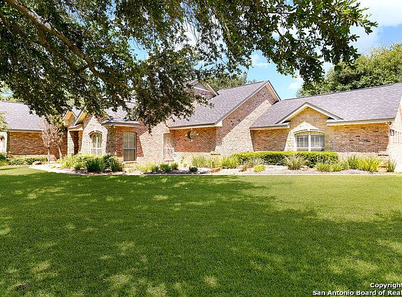 3rd image of 241 SOUTHWOOD OAKS DR