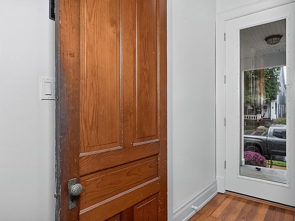 4th image of 336 Linden St