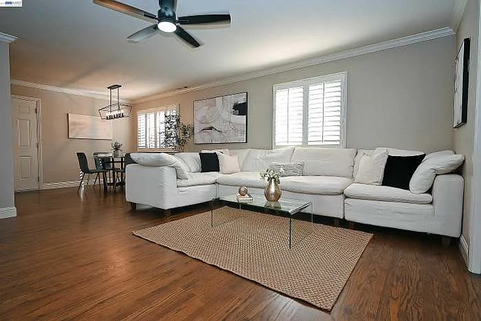 749 Moraga Dr — Photo 7