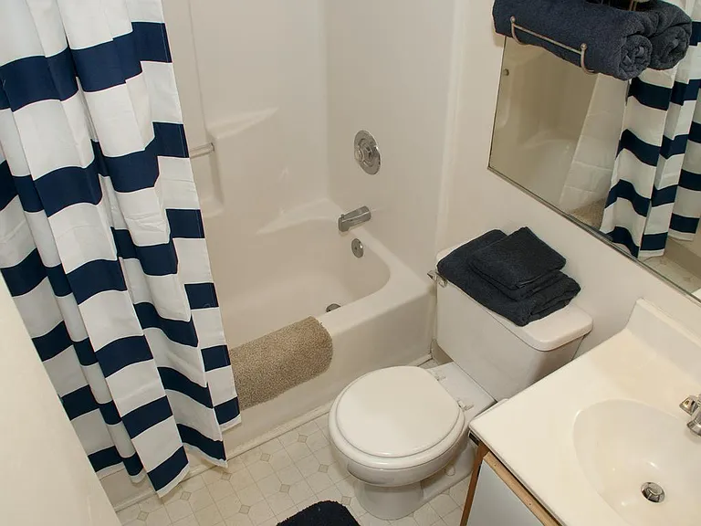 Hickory Hills East — Photo 14