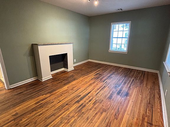 3rd image of 660 E 26th Pl N