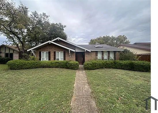 2905 Spring Brook Dr — Photo 1