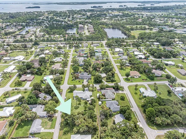 421 Citrus Ave, Sebastian, FL 32958