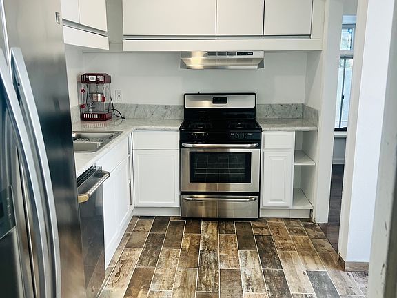 2nd image of 11738 Moorpark St APT I