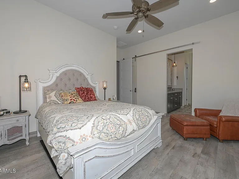 5861 E Cloud Rd — Photo 33