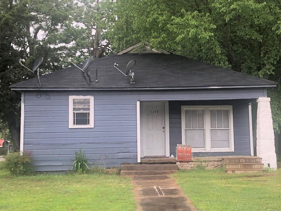 1st image of 1208 Main St