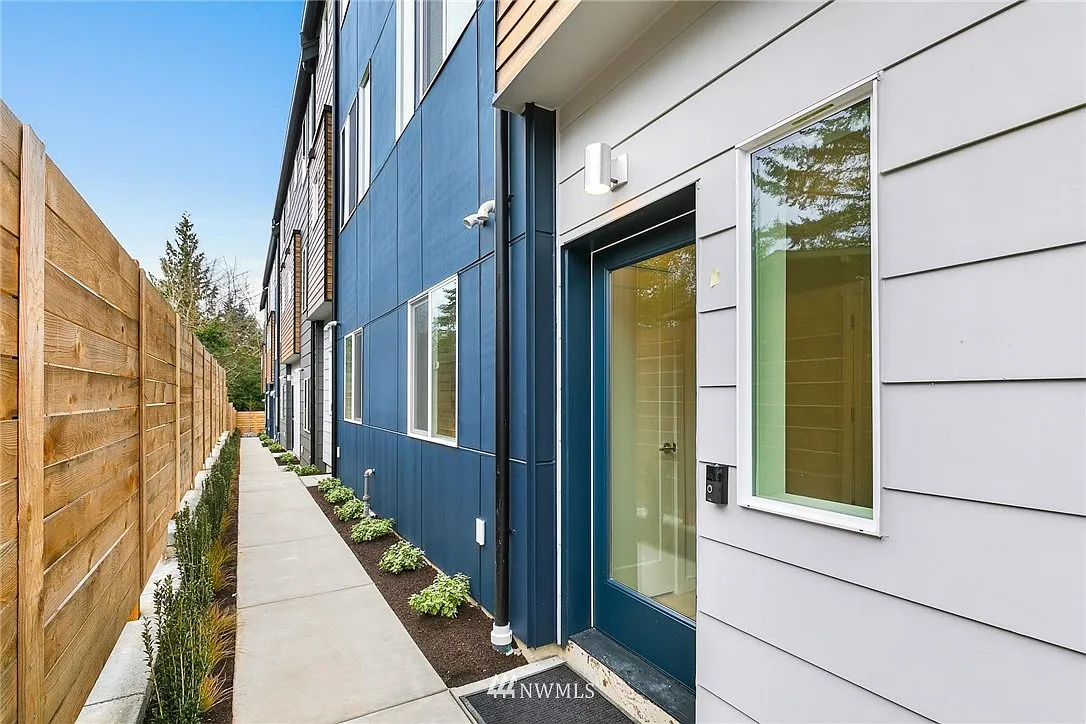 18515 Meridian Avenue N #A photo 1
