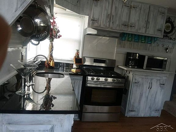 4th image of 2617 Avon St