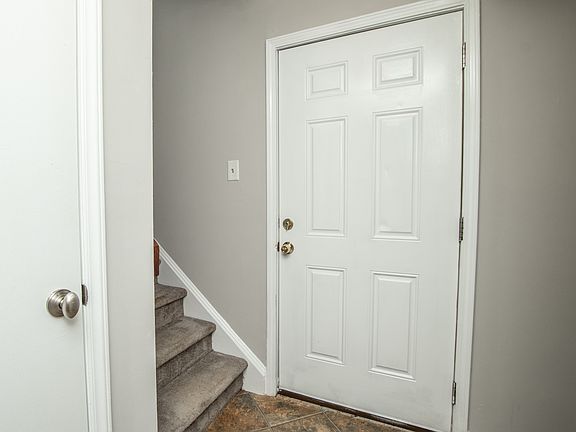 4th image of 7922 Horse Chestnut Ln