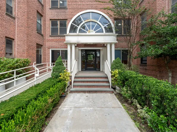 3105 Avenue V image 1 of 7