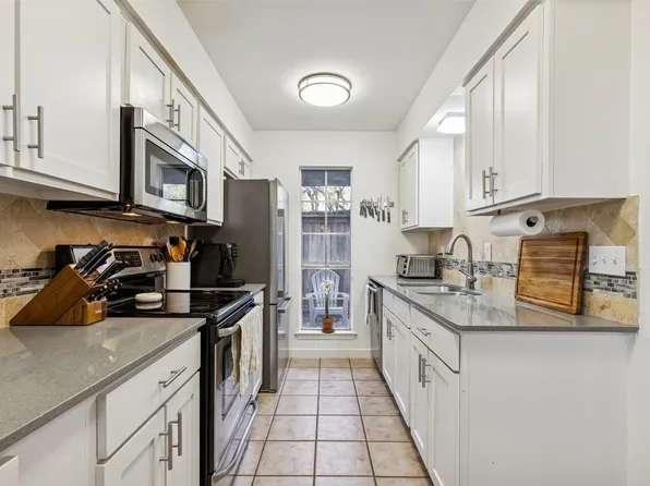 7623 Riverbrook Dr #17, Dallas, TX 75230