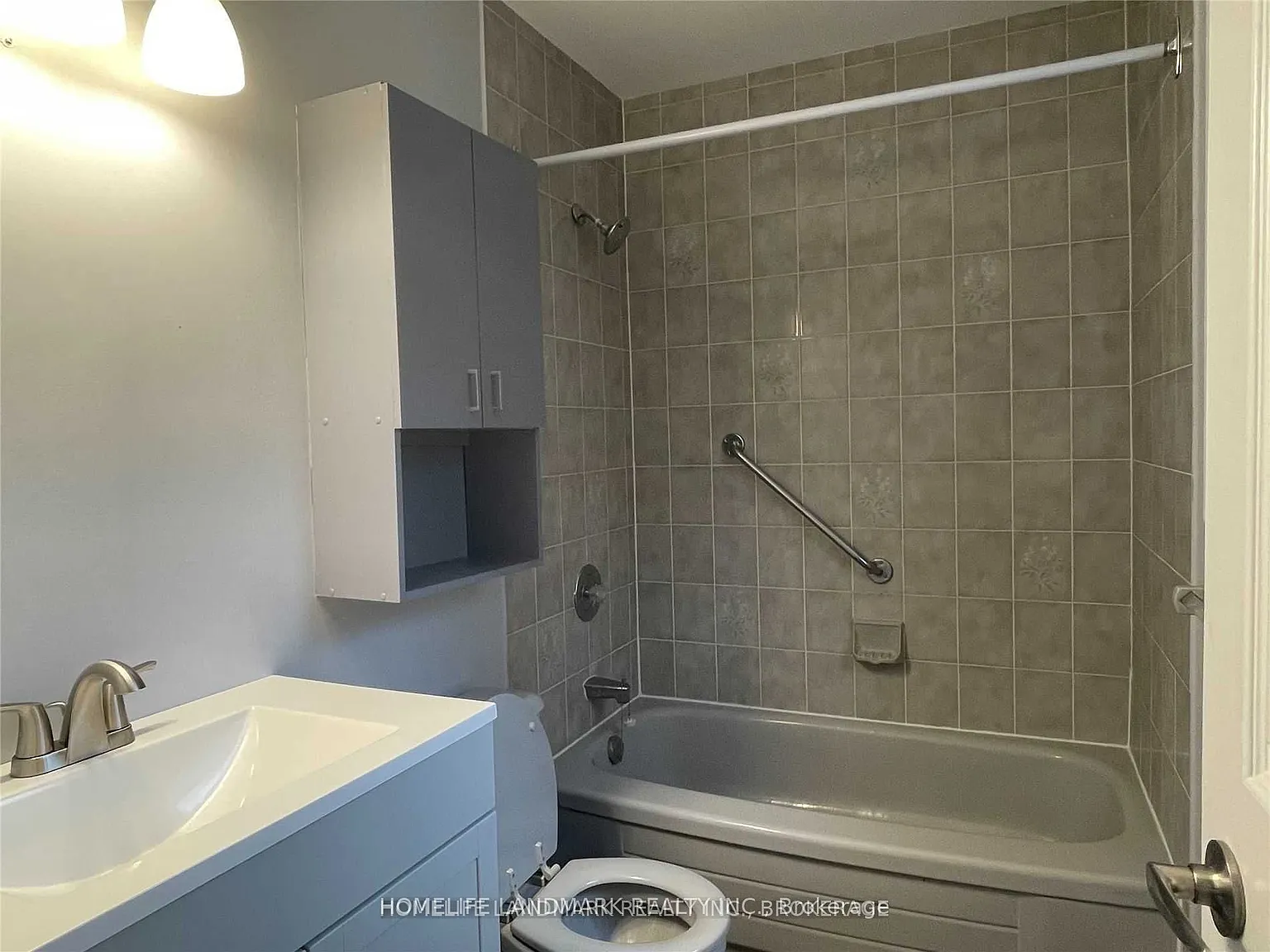 3 bed, $2,400 — Photo 4