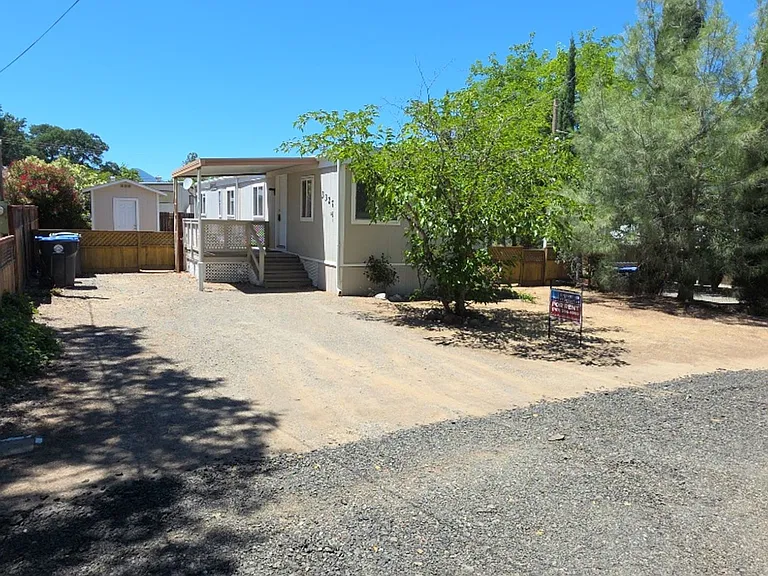 3327 Green Ave — Photo 1