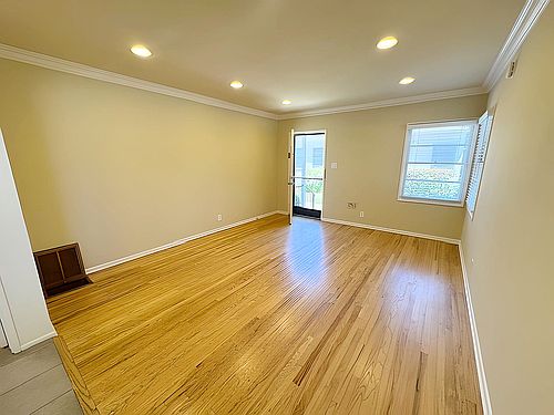 1st image of 2103 Oak St APT A