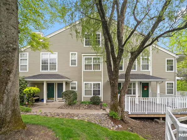 1014 Crown Ct #1014, Mahwah, NJ 07430