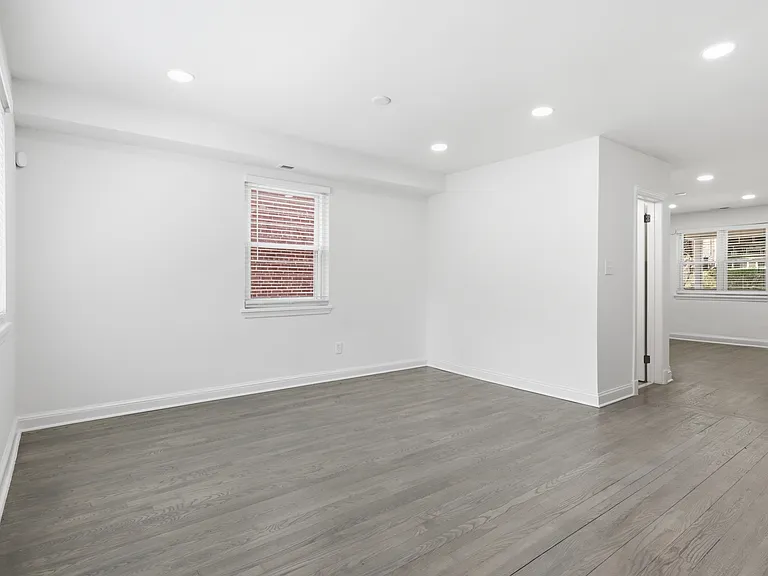 525 Oakwood St SE — Photo 11