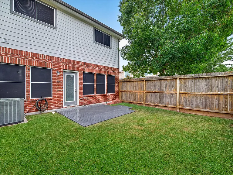 8910 Minola Oaks Dr — Photo 34