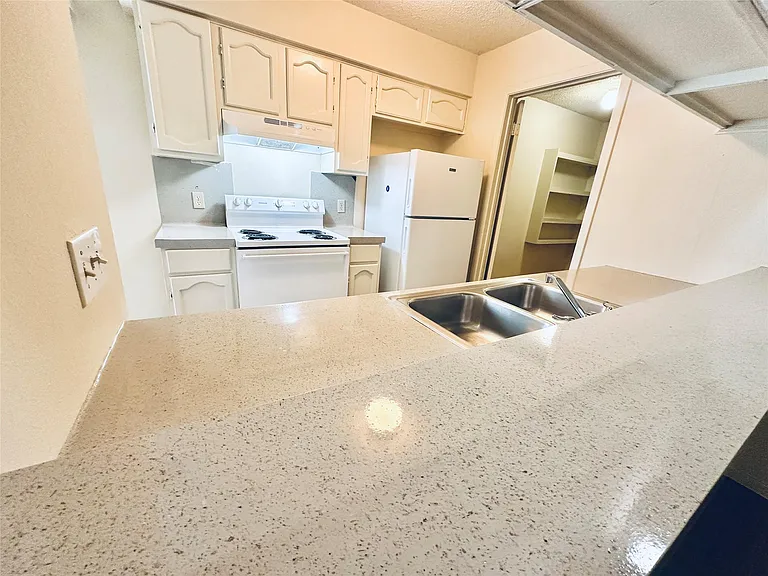 12504 Tree Line Dr #B — Photo 6