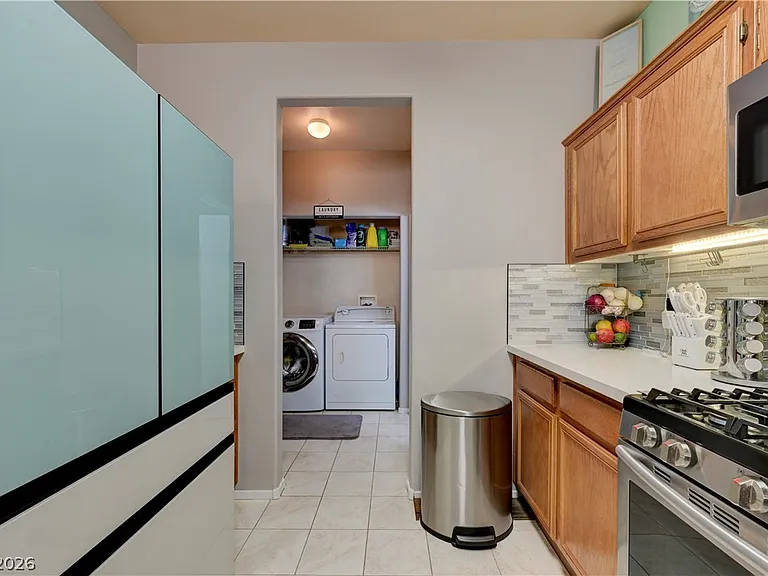 2050 Los Feliz St #183 — Photo 22