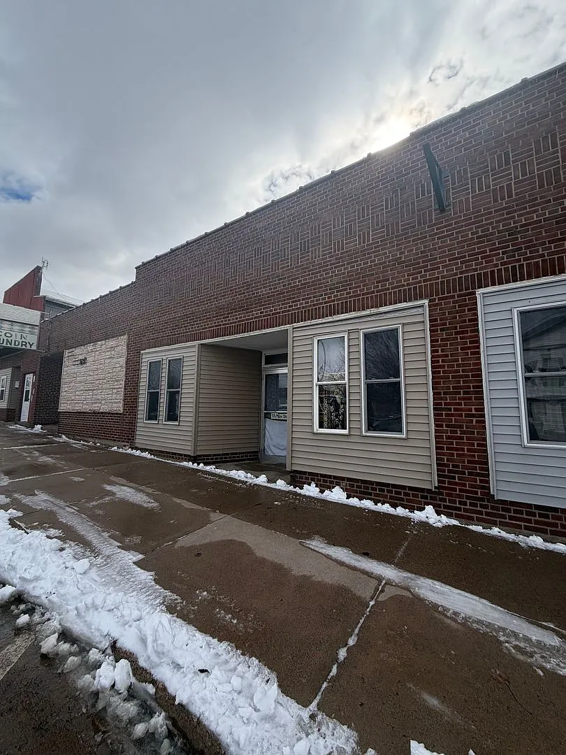Building Photo - 311 Main St