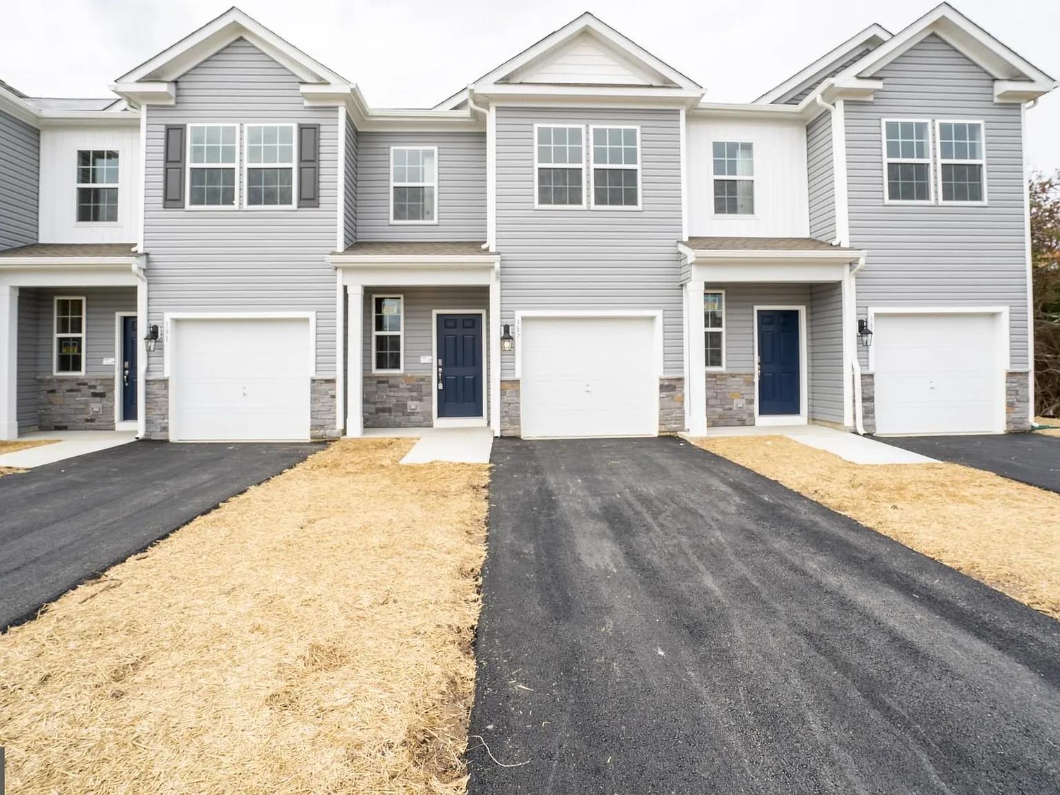 3 bed, 2.5 bath, 1484 sqft, $2,750 — Photo 2
