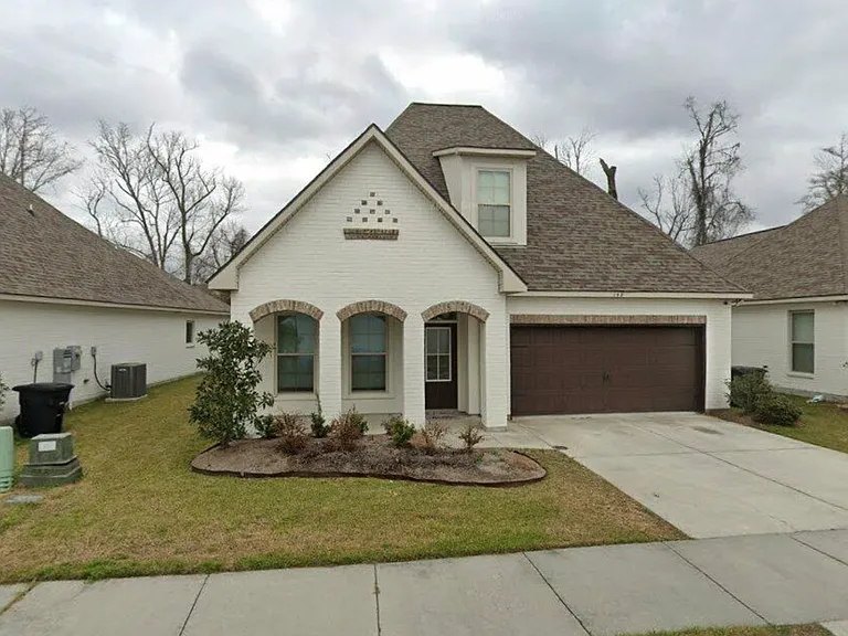 148 Lake Breeze Dr — Photo 1