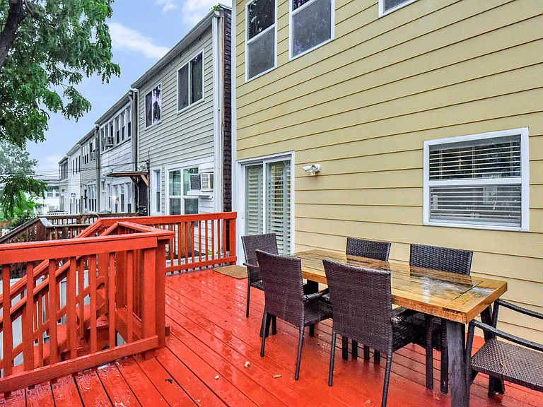 821 Madison St NW — Photo 39